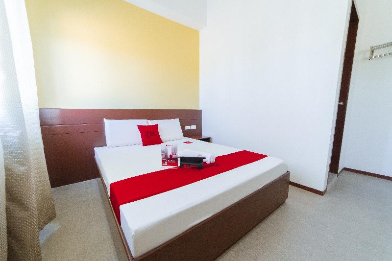 Отель Reddoorz Near Center Point Plaza Matina Davao