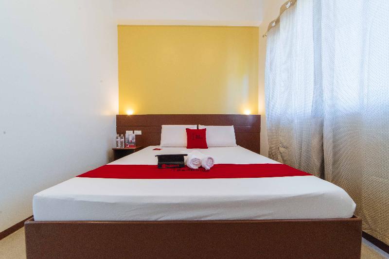 Отель Reddoorz Near Center Point Plaza Matina Davao