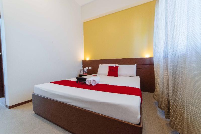Отель Reddoorz Near Center Point Plaza Matina Davao