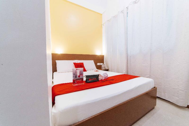 Отель Reddoorz Near Center Point Plaza Matina Davao