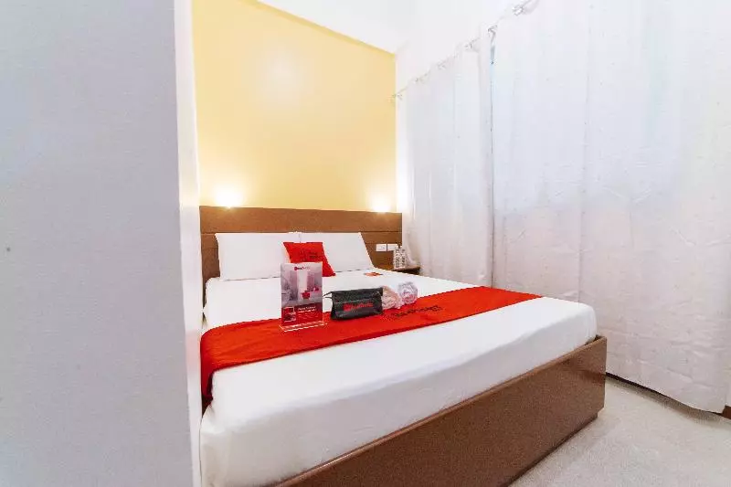 هتل Reddoorz Near Center Point Plaza Matina Davao