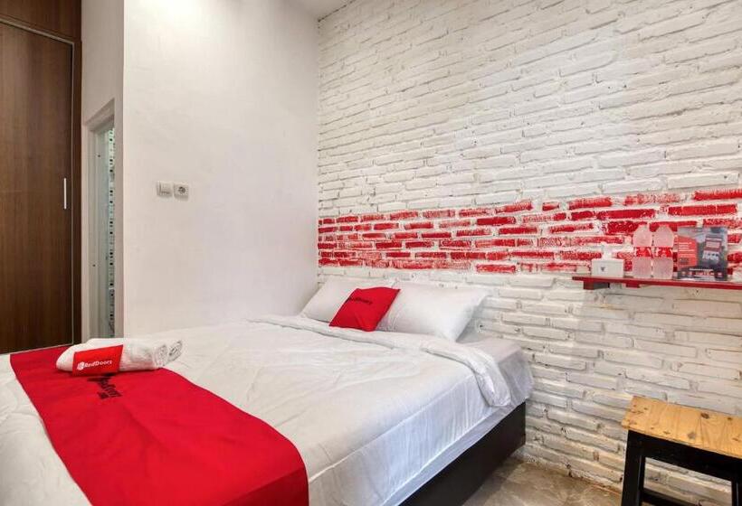 بنسيون Reddoorz Syariah @ Jl. Cengger Ayam Dalam