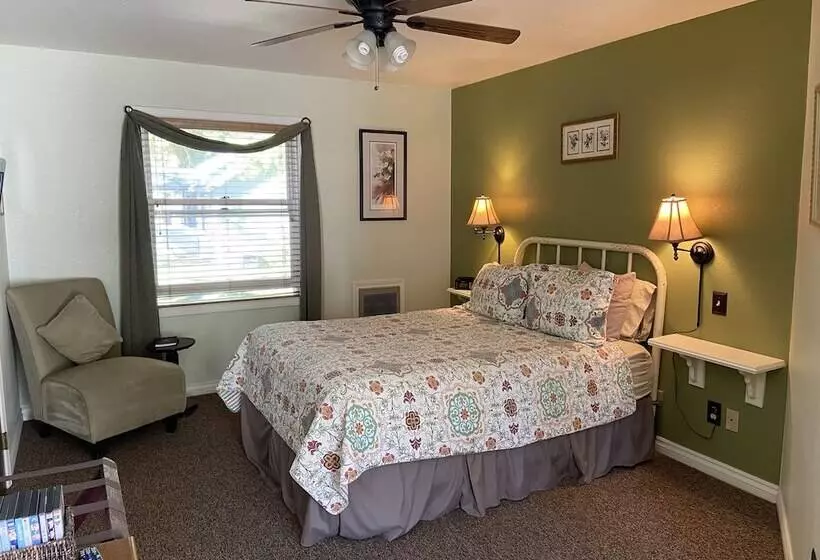 مبيت وإفطار The Bidwell House