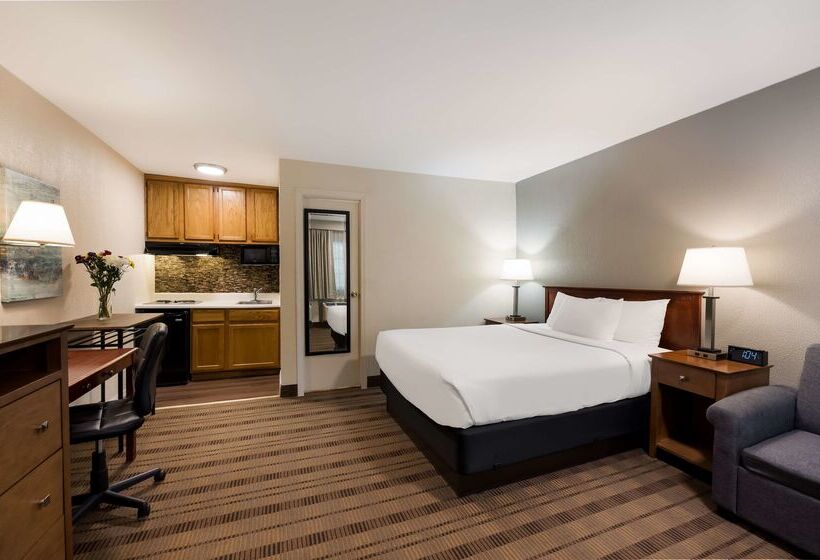 Отель SureStay Plus by Best Western Woodbury Inn