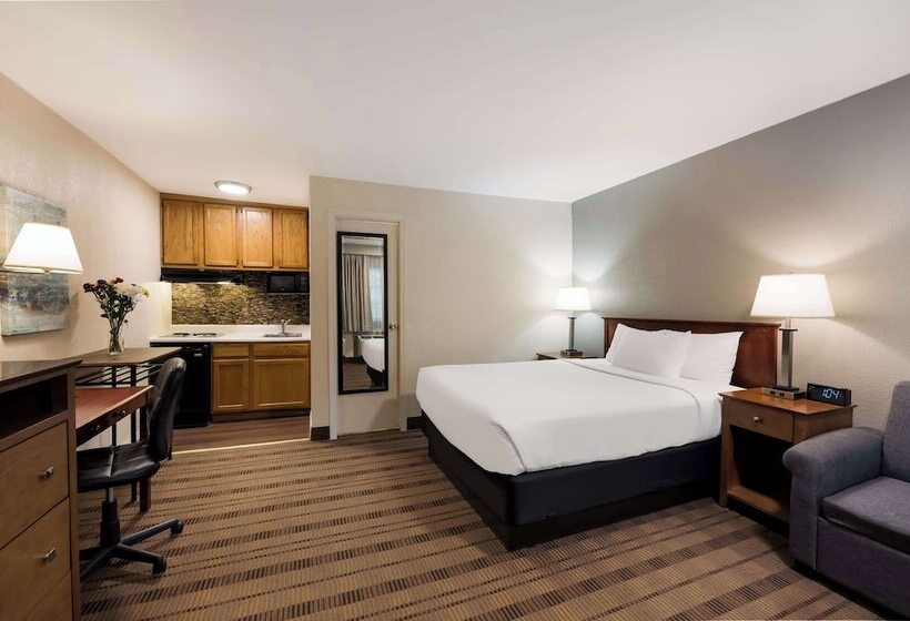 Отель SureStay Plus by Best Western Woodbury Inn