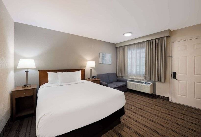 Отель SureStay Plus by Best Western Woodbury Inn