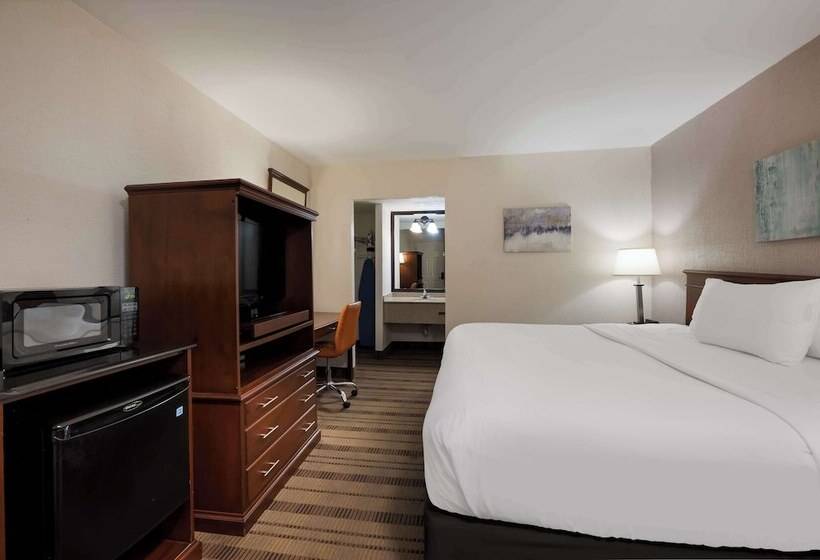 Отель SureStay Plus by Best Western Woodbury Inn