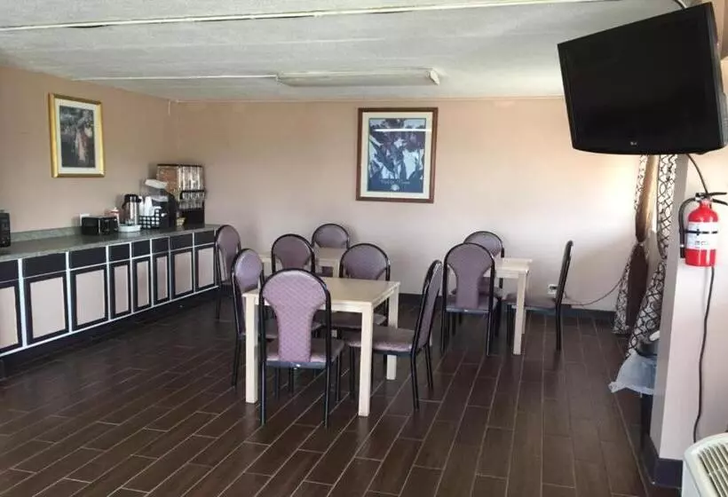 Отель Economy Inn Of Holland