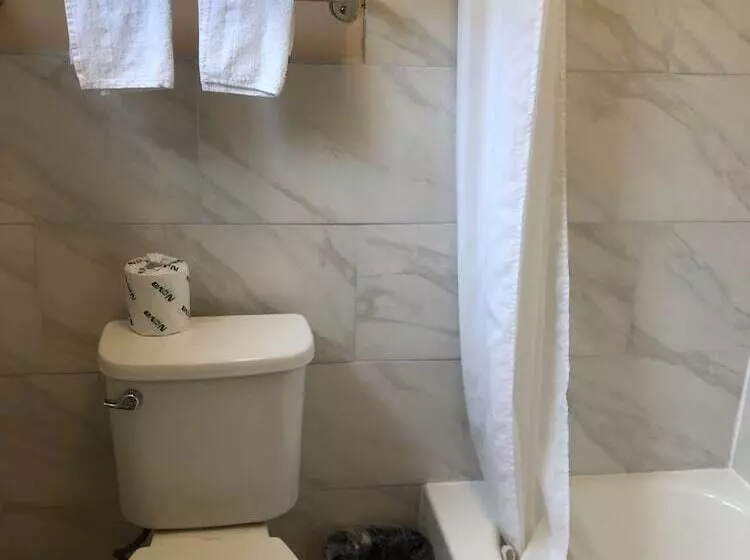 Отель Hometown Inn Athens