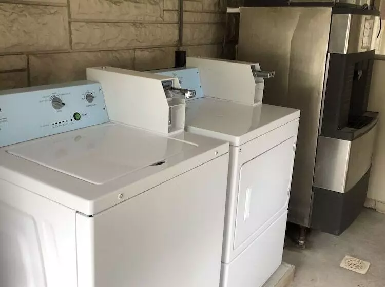 Отель Hometown Inn Athens