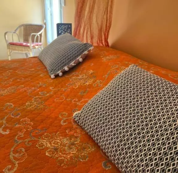 Aamiaismajoitus (B&B) L'orangerie De La Pontête