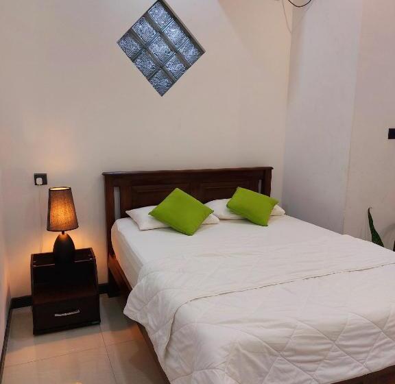 تختخواب و صبحانه Sky White Villa