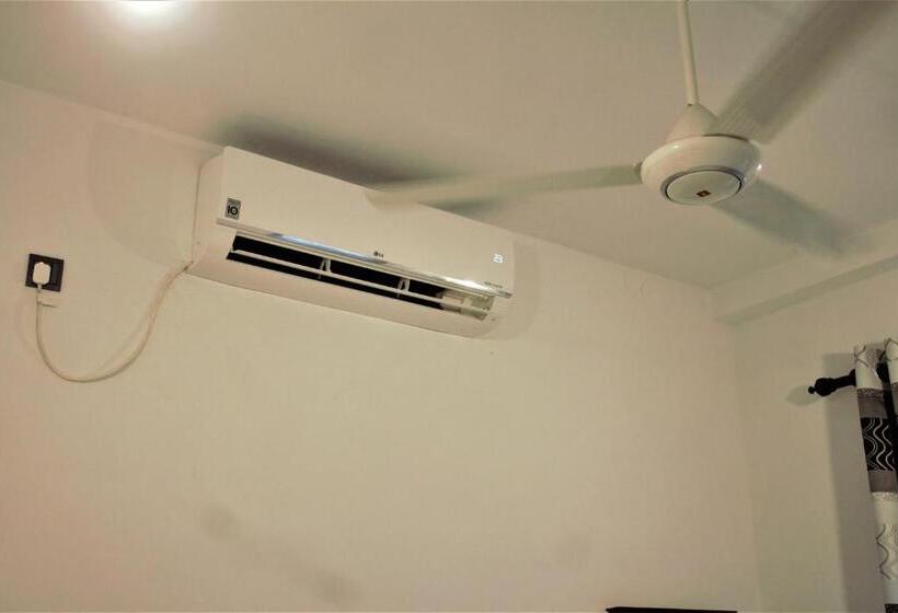 تختخواب و صبحانه Sky White Villa