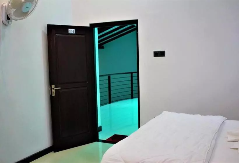 تختخواب و صبحانه Sky White Villa