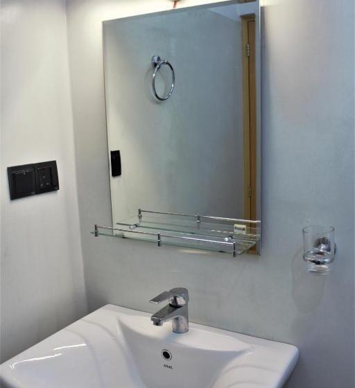 تختخواب و صبحانه Sky White Villa