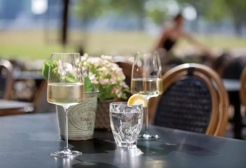 ホテル Prevôt Restaurant &