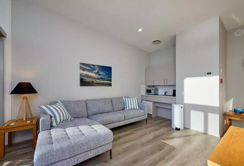 Shearwater Apartments
