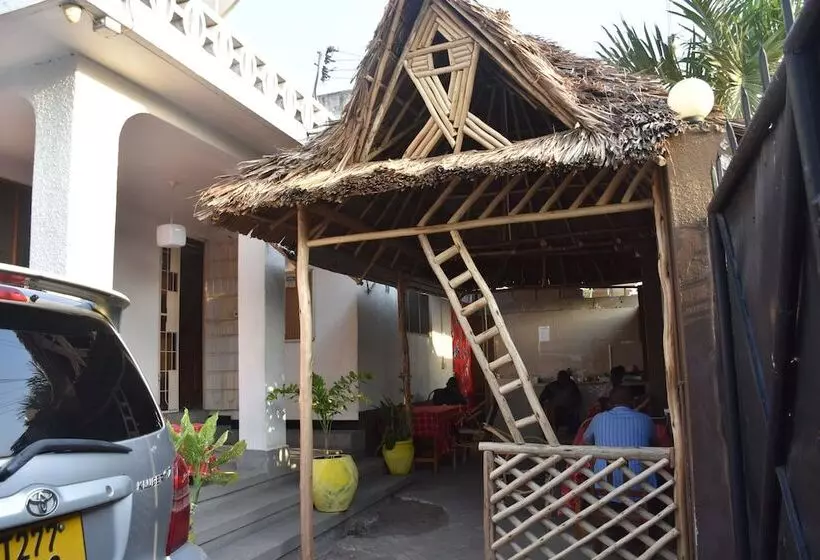 تختخواب و صبحانه Kituri Royal Annex