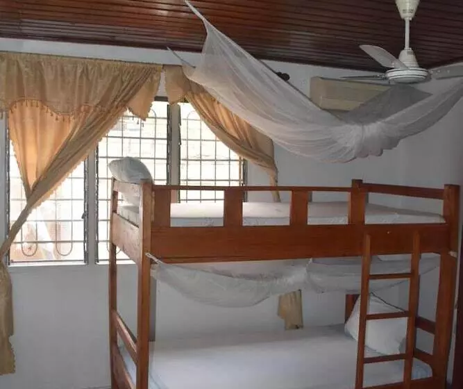 تختخواب و صبحانه Kituri Royal Annex