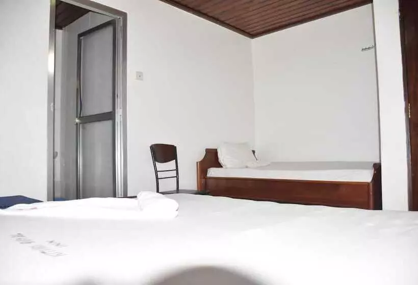 تختخواب و صبحانه Kituri Royal Annex