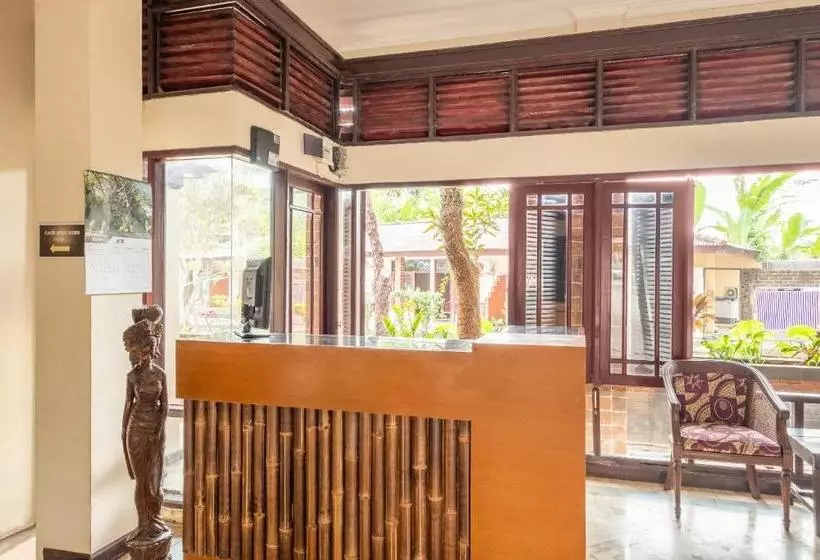 Hotelli Oyo 951 Cempaka Ratu Beach Resort