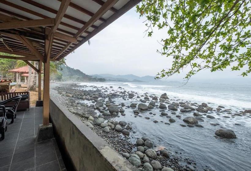 فندق Oyo 951 Cempaka Ratu Beach Resort