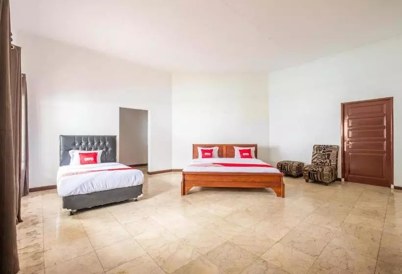 Hotelli Oyo 951 Cempaka Ratu Beach Resort