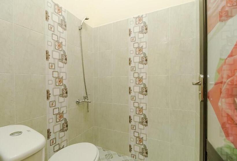 ホテル Reddoorz At Permata Ivana Berastagi