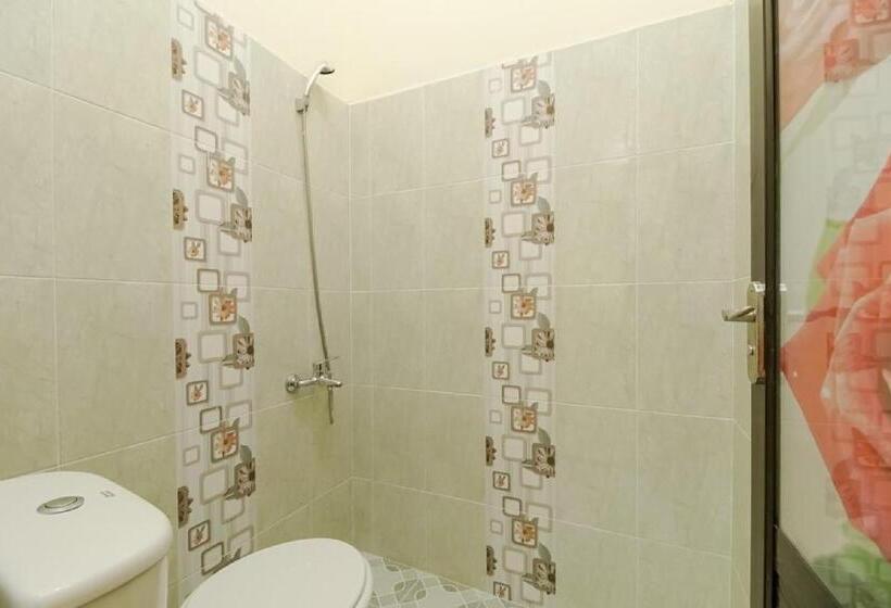 ホテル Reddoorz At Permata Ivana Berastagi