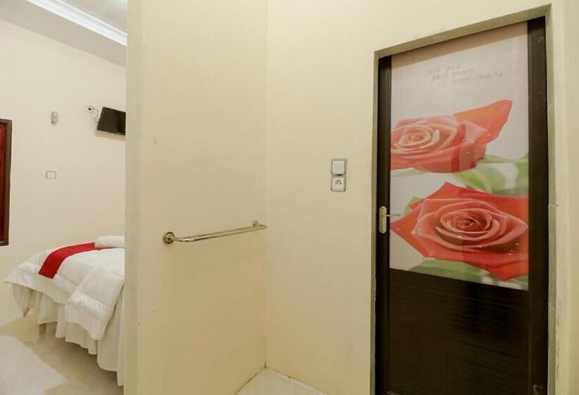 ホテル Reddoorz At Permata Ivana Berastagi