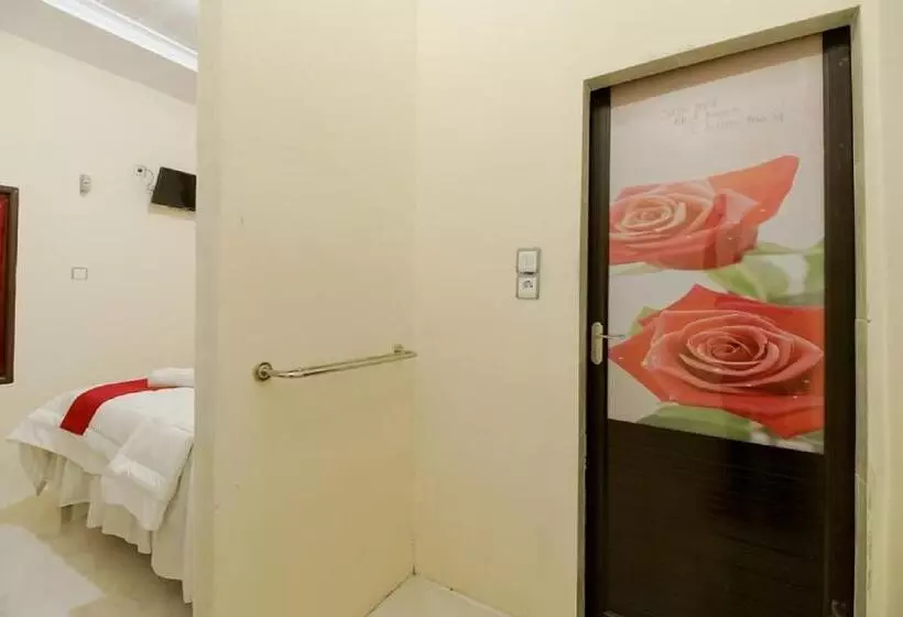 ホテル Reddoorz At Permata Ivana Berastagi