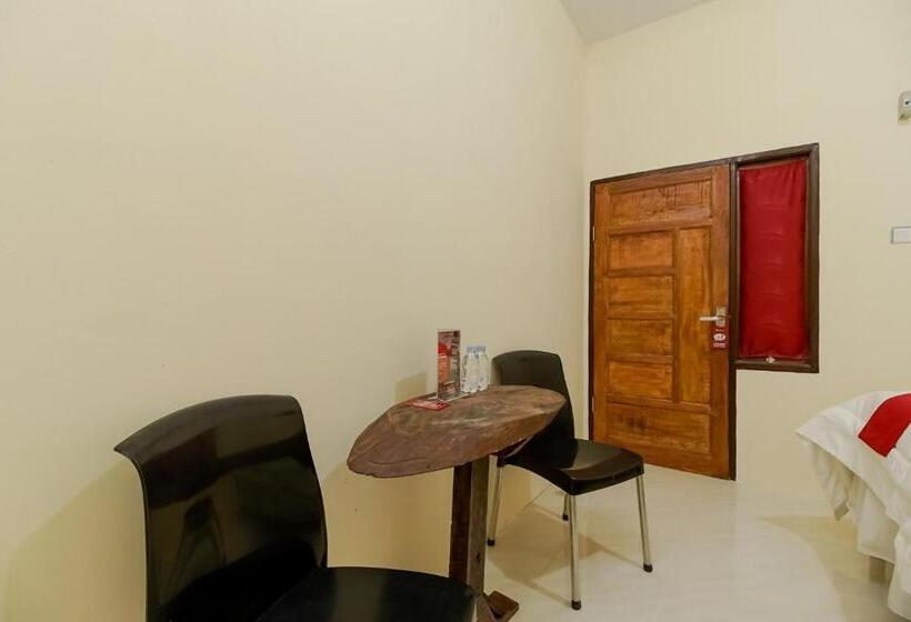 ホテル Reddoorz At Permata Ivana Berastagi