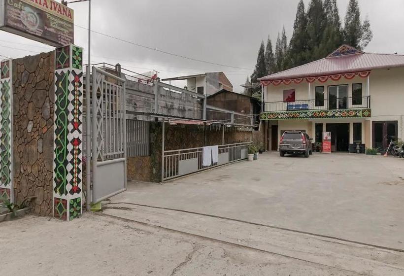 ホテル Reddoorz At Permata Ivana Berastagi