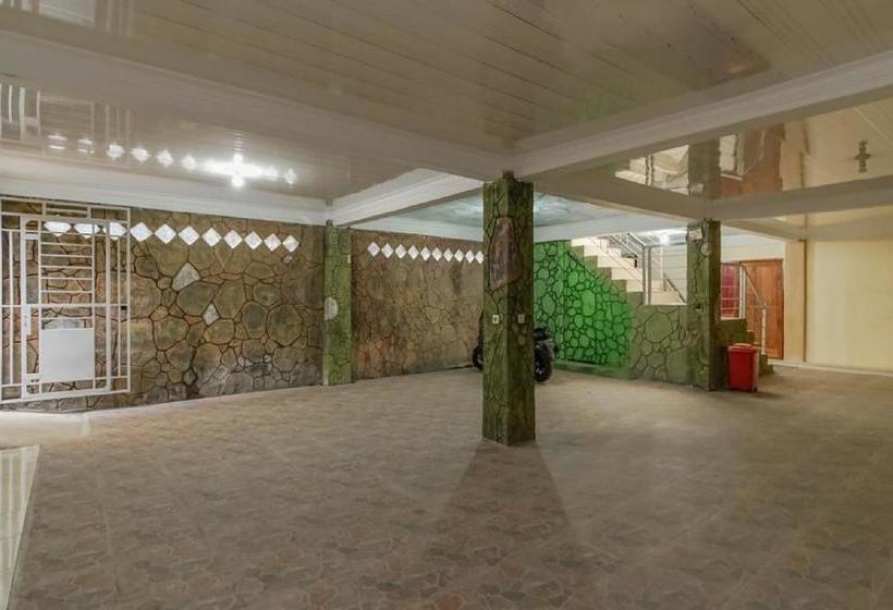 ホテル Reddoorz At Permata Ivana Berastagi