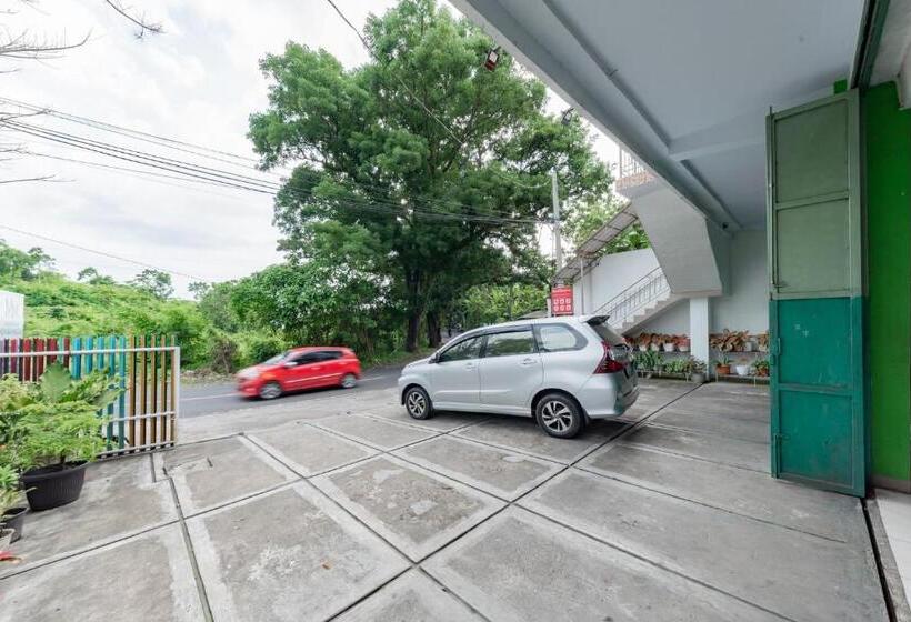 فندق Reddoorz Syariah At Pantai Pelabuhan Ratu