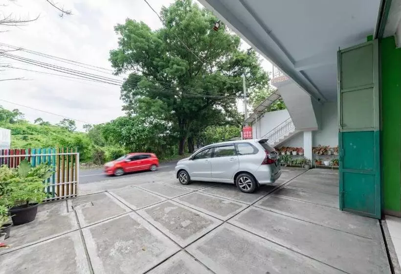 Hotelli Reddoorz Syariah At Pantai Pelabuhan Ratu