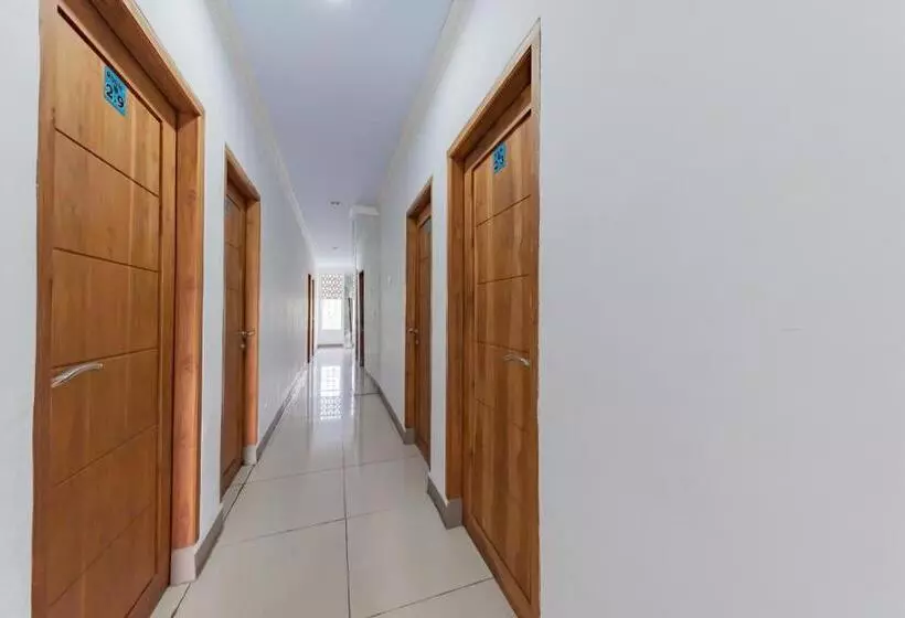 Hotelli Reddoorz Syariah At Pantai Pelabuhan Ratu