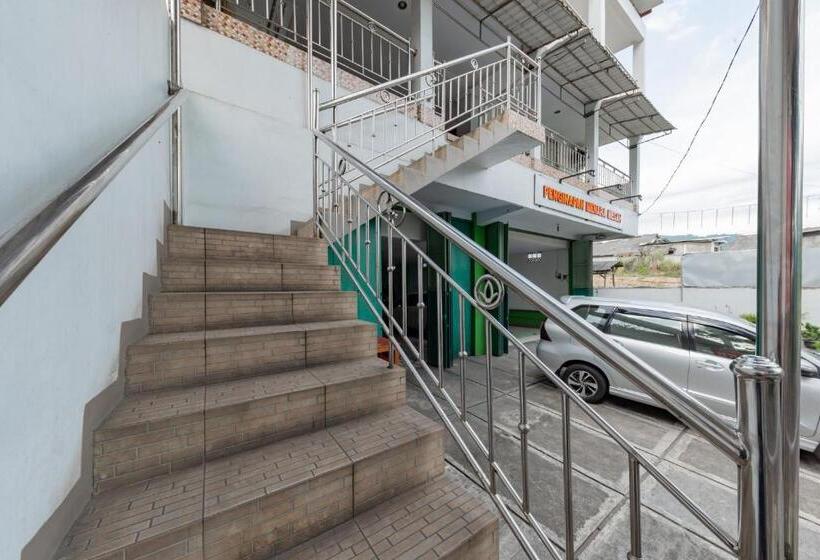 فندق Reddoorz Syariah At Pantai Pelabuhan Ratu