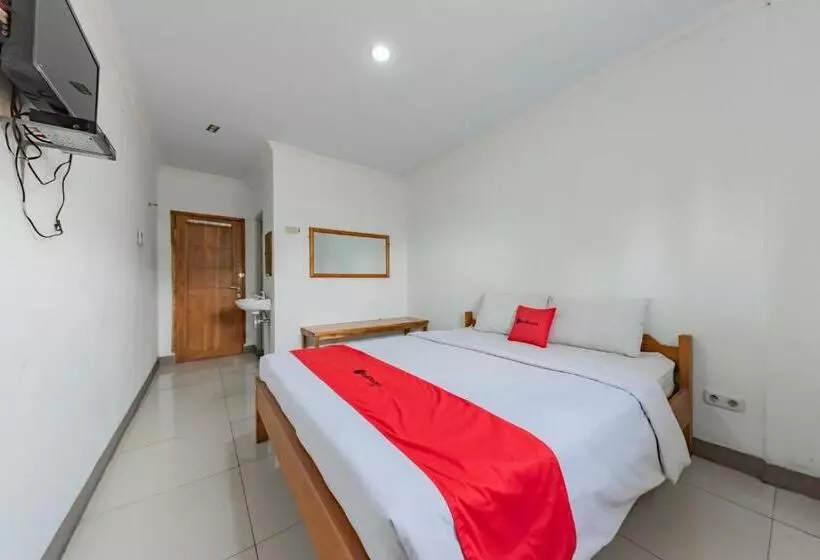 Hotelli Reddoorz Syariah At Pantai Pelabuhan Ratu