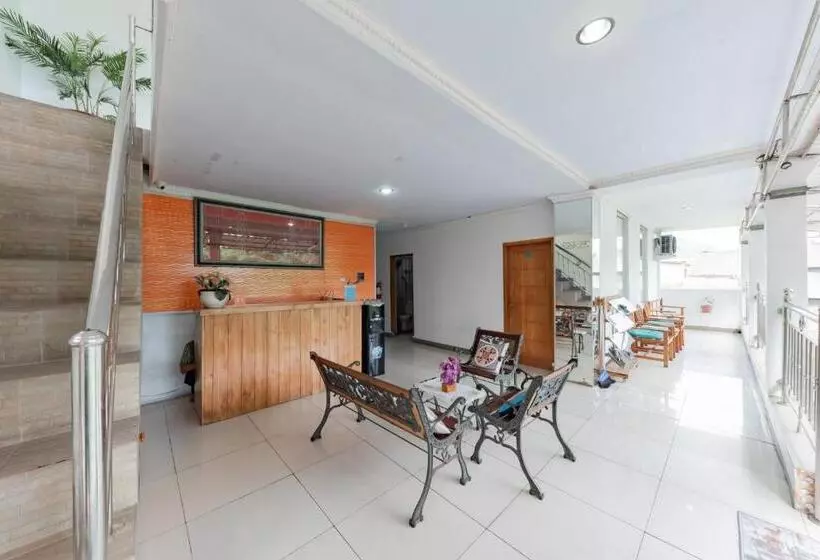 Hotelli Reddoorz Syariah At Pantai Pelabuhan Ratu