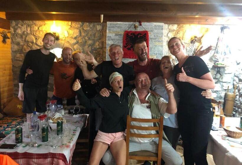 פנסיון Guest House Rrashkadoli