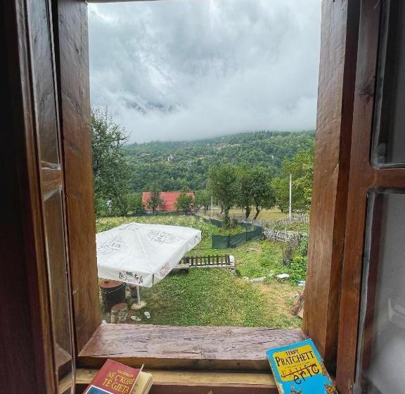 פנסיון Guest House Rrashkadoli