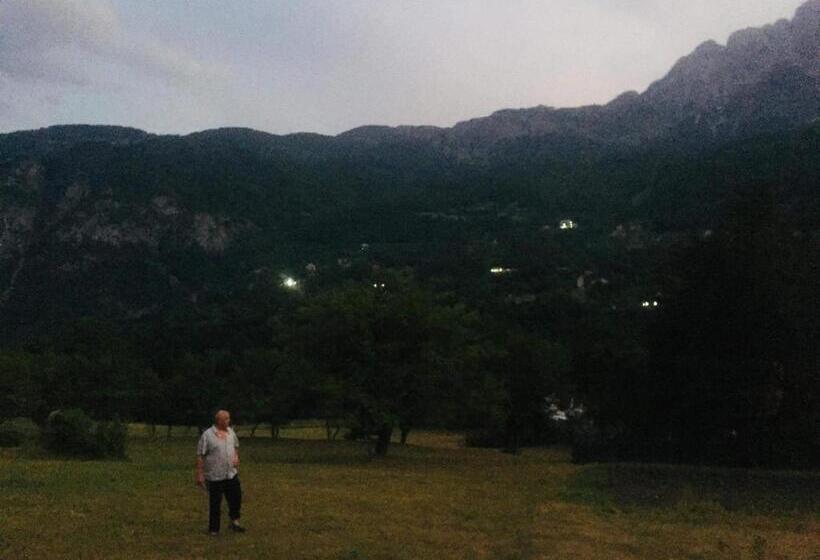 פנסיון Guest House Rrashkadoli