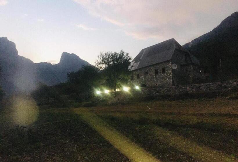 פנסיון Guest House Rrashkadoli