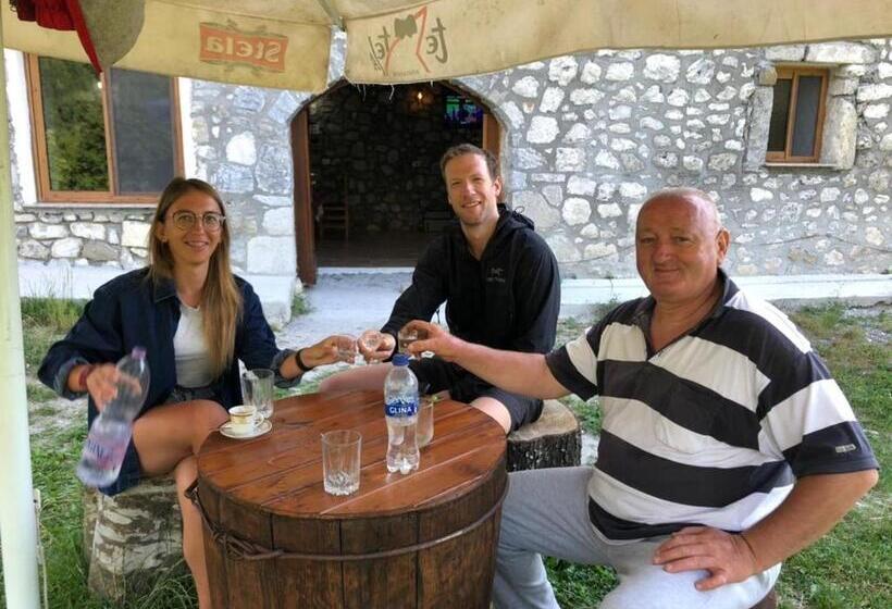 פנסיון Guest House Rrashkadoli