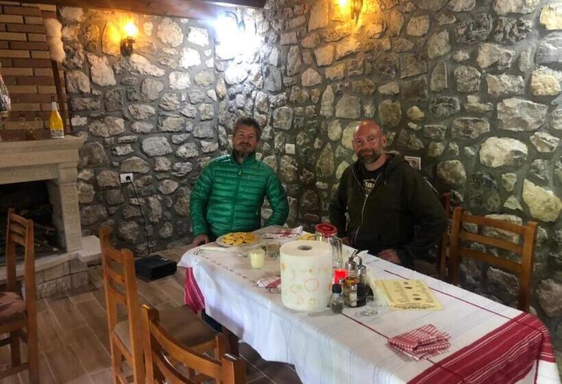 פנסיון Guest House Rrashkadoli