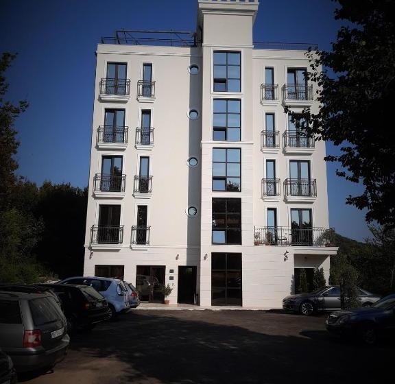 پانسیون Plaza Lucice