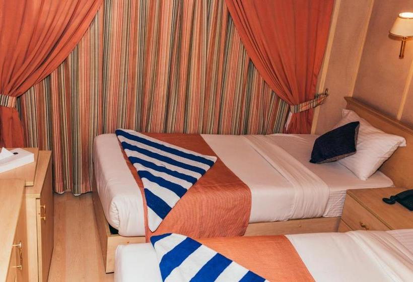 هتل Queen Isis Floating