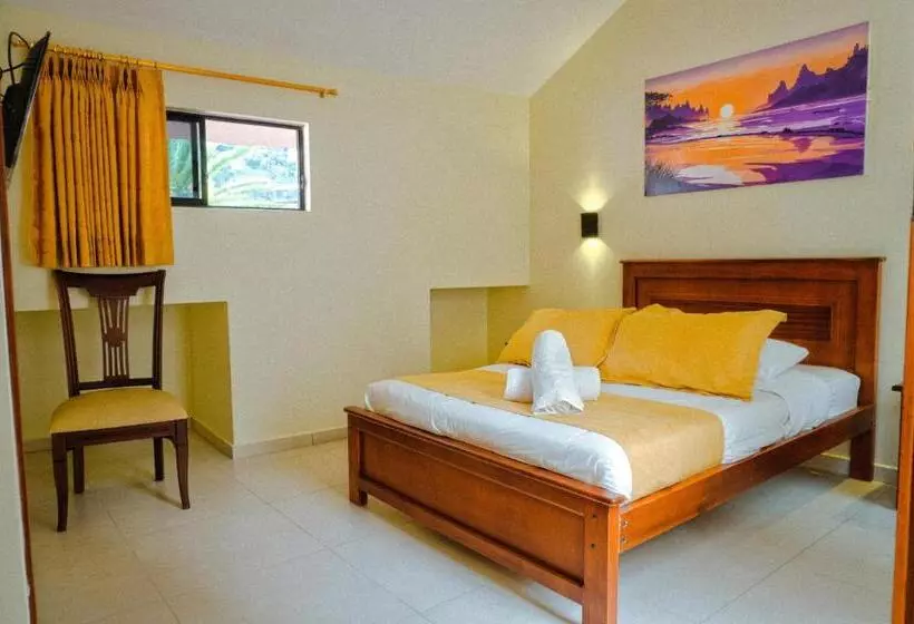 ペンション Hostal Cañalimeña
