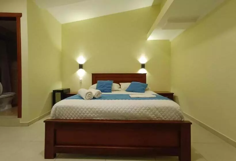 ペンション Hostal Cañalimeña